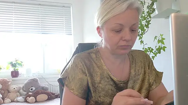 Linsy Kim online show from March 2026 02:57:01 PM