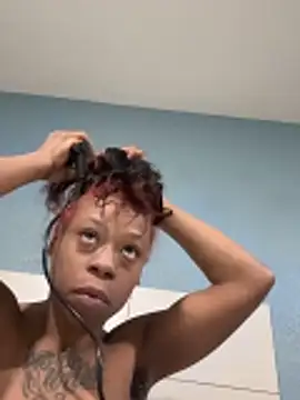 Snapshot of Tishrella6 chatting on November 2025 09:18:01 PM Tishrella6 online show from November 2025 09:18:01 PM