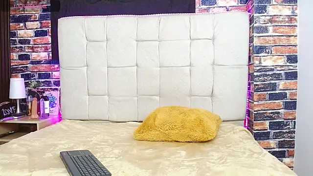 Snapshot of marilunabrown303av chatting on October 2025 12:06:02 PM marilunabrown303av online show from October 2025 12:06:02 PM