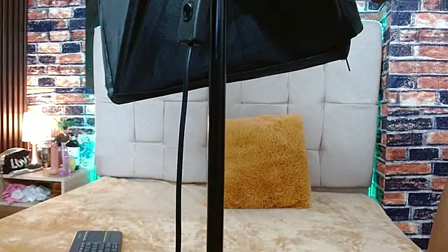 Snapshot of marilunabrown303av chatting on October 2025 02:09:01 PM marilunabrown303av online show from October 2025 02:09:01 PM