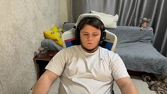 Snapshot of desiredude9 chatting on September 2025 06:33:02 PM desiredude9 online show from September 2025 06:33:02 PM