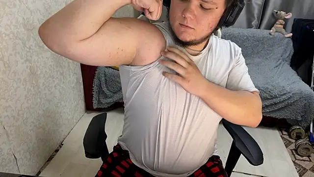 Snapshot of desiredude9 chatting on September 2025 03:28:02 PM desiredude9 online show from September 2025 03:28:02 PM