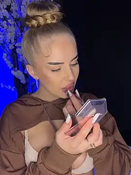 Snapshot of AubrieleRouj1 chatting on December 2025 06:15:01 PM AubrieleRouj1 online show from December 2025 06:15:01 PM