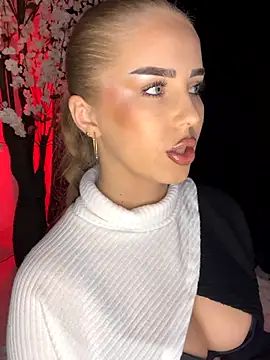 Snapshot of AubrieleRouj1 chatting on December 2025 04:48:01 PM AubrieleRouj1 online show from December 2025 04:48:01 PM