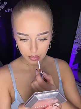 Snapshot of AubrieleRouj1 chatting on March 2026 05:19:02 PM AubrieleRouj1 online show from March 2026 05:19:02 PM