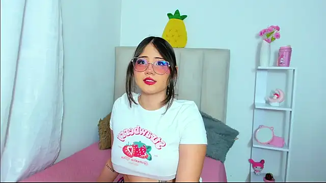 Snapshot of ImSofia222_ chatting on November 2025 07:18:01 AM ImSofia222 online show from November 2025 07:18:01 AM