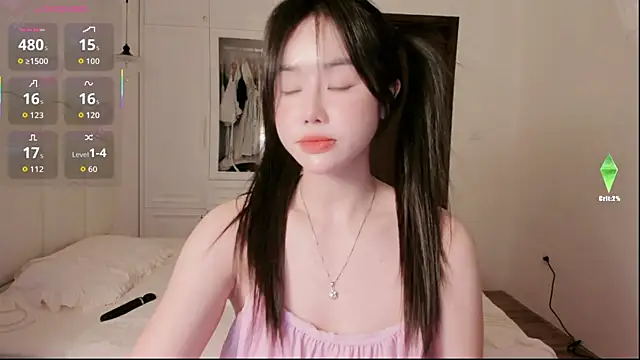 strawberry-ni online show from October 2025 10:05:02 AM