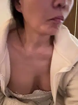 xiiuuff18 online show from November 2025 12:38:02 AM