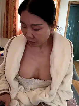 xiiuuff18 online show from November 2025 01:50:02 AM