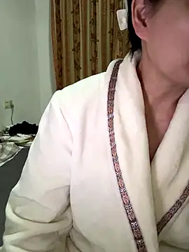 xiiuuff18 online show from November 2025 11:32:02 AM