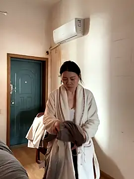 xiiuuff18 online show from December 2025 01:43:02 AM