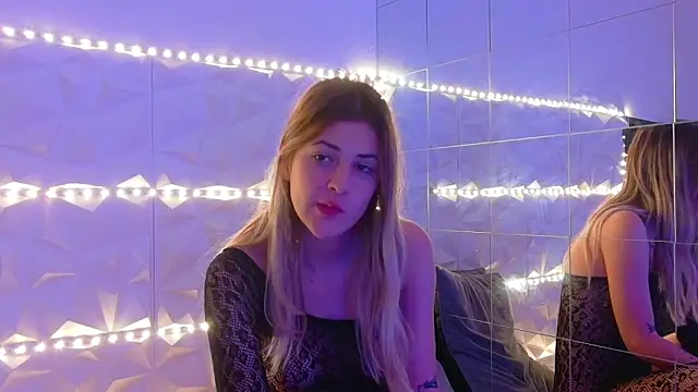 Aishha  online show from October 2025 06:03:02 AM