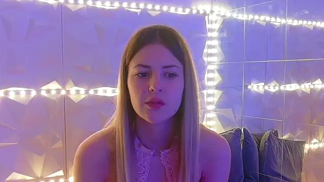 Aishha  online show from December 2025 05:34:01 AM