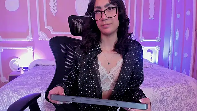 aitana johns online show from October 2025 03:21:01 PM