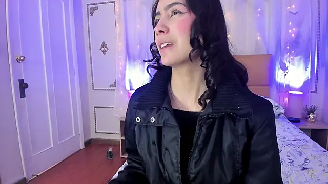 aitana johns online show from November 2025 12:05:02 PM