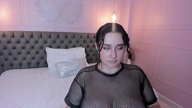 Snapshot of Briana_24 chatting on October 2025 06:18:01 PM Briana 24 online show from October 2025 06:18:01 PM