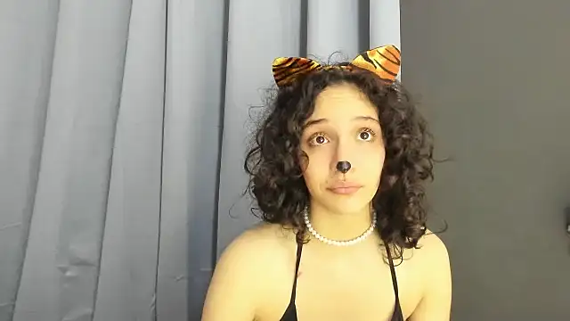 Snapshot of TeensNews18 chatting on November 2025 12:34:02 AM TeensNews18 online show from November 2025 12:34:02 AM