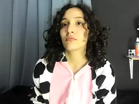 Snapshot of TeensNews18 chatting on November 2025 12:20:02 AM TeensNews18 online show from November 2025 12:20:02 AM