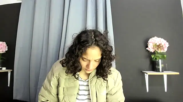 Snapshot of TeensNews18 chatting on November 2025 11:21:01 AM TeensNews18 online show from November 2025 11:21:01 AM