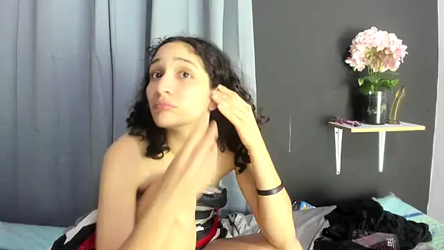 Snapshot of TeensNews18 chatting on November 2025 12:43:01 AM TeensNews18 online show from November 2025 12:43:01 AM