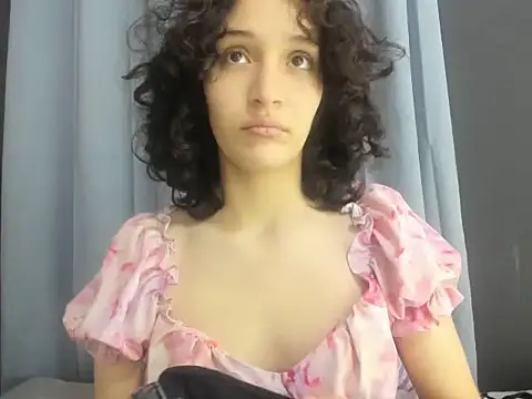 Snapshot of TeensNews18 chatting on November 2025 11:35:01 AM TeensNews18 online show from November 2025 11:35:01 AM