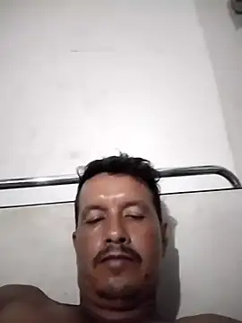 colombiano198720 online show from November 2025 01:28:02 AM