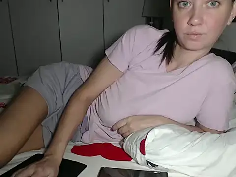 Snapshot of petite_danielle chatting on September 2025 01:27:01 AM petite danielle online show from September 2025 01:27:01 AM