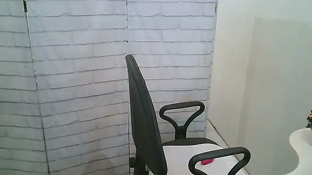 Helen xi  online show from January 2026 05:18:01 PM