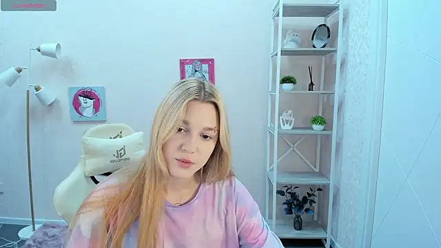 Sylvia Ortiz online show from September 2025 08:05:02 AM