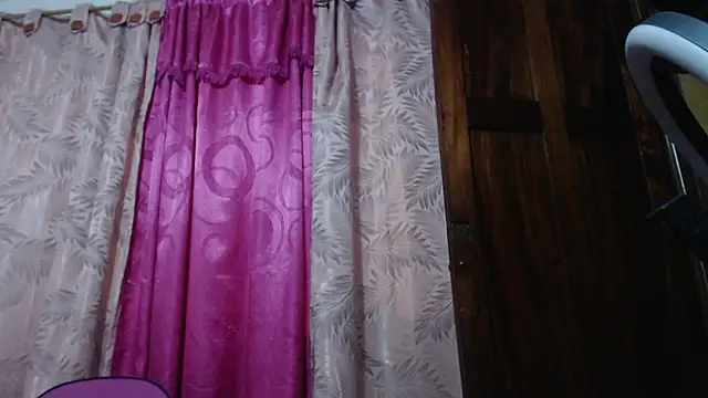Lolitaa ran online show from October 2025 03:12:02 AM
