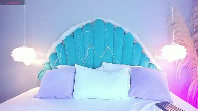 AlassiaHocthner online show from December 2025 12:03:02 PM