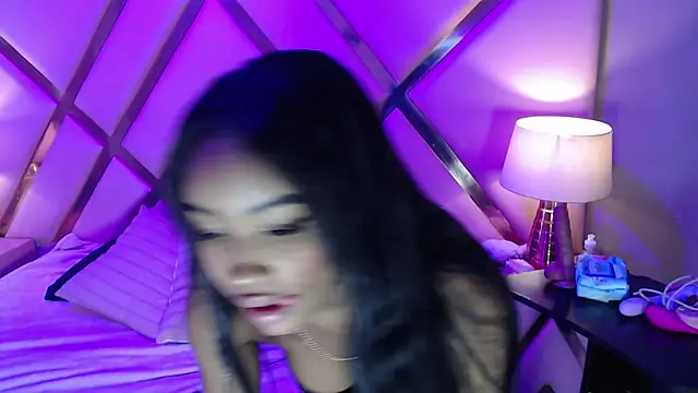 JulitPink online show from November 2025 11:52:02 AM