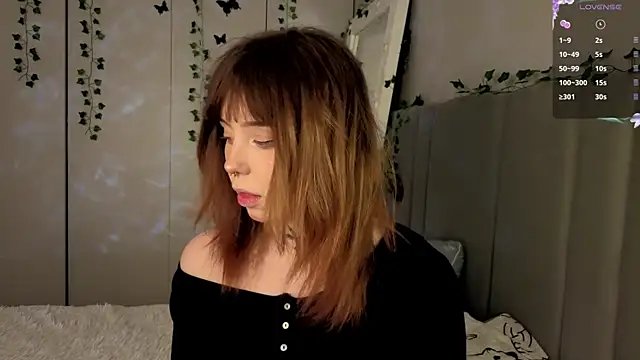 Snapshot of RileyVice chatting on December 2025 08:10:01 AM RileyVice online show from December 2025 08:10:01 AM