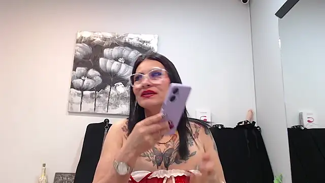 Snapshot of DonnaJoness chatting on November 2025 06:51:02 PM DonnaJoness online show from November 2025 06:51:02 PM