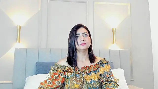 victoria bourne online show from October 2025 07:23:01 PM