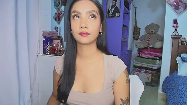 mia yireth online show from November 2025 12:55:02 AM