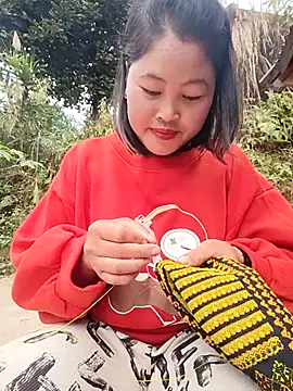 maycuc123 online show from December 2025 12:37:02 AM