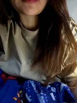 Snapshot of Hinne07 chatting on November 2025 12:24:02 AM Hinne07 online show from November 2025 12:24:02 AM