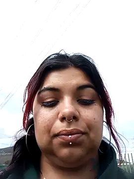 snow belle online show from October 2025 07:16:01 PM