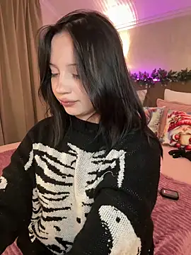 YourLittleDevil online show from December 2025 01:40:01 PM