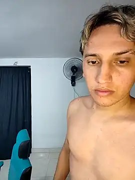 leoncito7777 online show from December 2025 02:08:02 AM