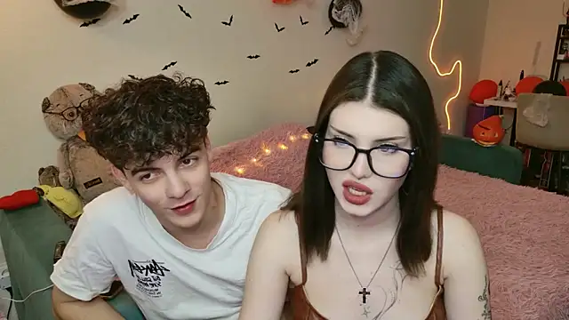 Alice18James online show from October 2025 06:19:02 PM