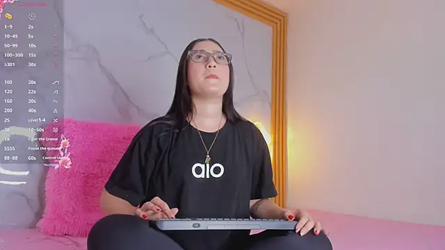 malka milan online show from December 2025 03:23:01 AM