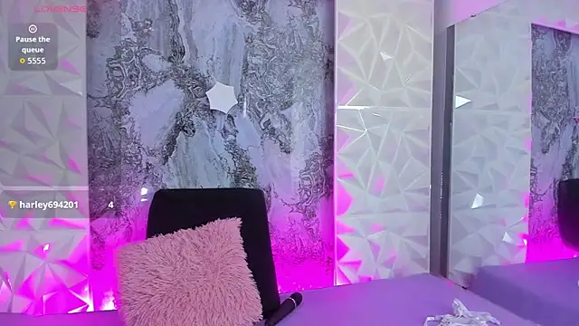 Madison 03 online show from December 2025 05:57:01 AM