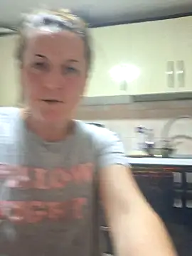 Fluturas2 online show from October 2025 06:08:01 PM