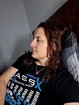 Fluturas2 online show from November 2025 09:25:01 PM