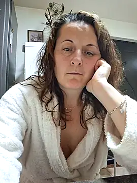 Fluturas2 online show from December 2025 08:46:01 PM