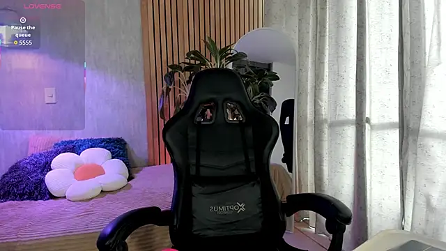 emma       online show from January 2026 09:07:02 PM