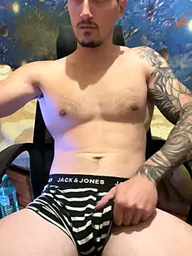 fronkie9384 online show from October 2025 05:00:01 PM