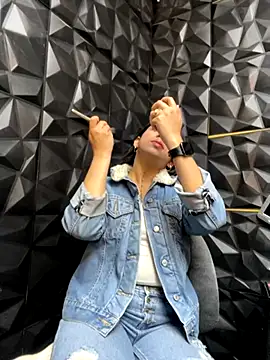 Snapshot of lil_charme chatting on September 2025 08:10:01 PM lil charme online show from September 2025 08:10:01 PM